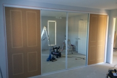 Colonial 4/Mirror combination sliding door set