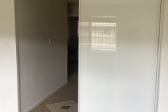 SINGLE-Slimline-SuperWhite-Glass-Door-and-pelmet