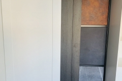 Showroom-Doors-Surano-Classic-White-Estella-Oak-and-split-panel-BelVetro-Glass